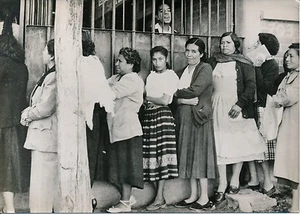 MEXICO 1955 - Frauen wählen zum ersten Mal Mexiko - Pressefoto - Bild 1 von 2