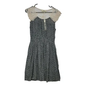 Ya Los Angeles Medium Geometrical Dress Floral Lace Neckline Coquette Romantic - Picture 1 of 8