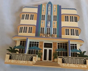 Shelia's Collectibles The MARLIN Miami Beach, FL Estante de madera Cuidador 1996 ¡Diversión! - Imagen 1 de 20