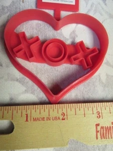 Wilton XOX -Red Heart Valentine Plastic Cookie Cutter  #509- 284- brand NEW - Picture 1 of 3
