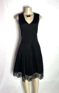DONNA RICCO SCHWARZ FIT & FLARE GITTERSAUM ÄRMELLOSES KLEID GRÖSSE 16 - Bild 1 von 4