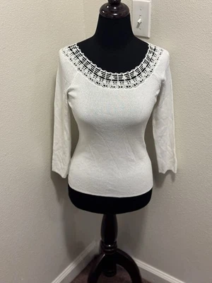 The Limited Blusa Top de Malha Branca Frisada no Ombro P NOVA $59 - Imagem 1 de 4