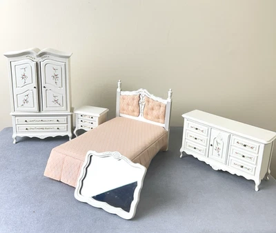 VTG 5 Piece White Bedroom Set for Dollhouses 1:12 Scale Made in Taiwan - Image 1 of 4