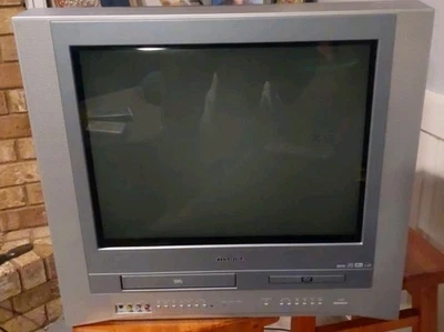 Toshiba 20" MW20FN1 VHS DVD Combo CRT TV WORKING Includes OEM Remote  - Image 1 of 4