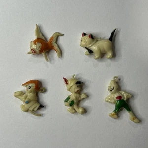 VTG 1940’s Disney Pinocchio Plastic Jewelry Charm Lot Brier Cracker Jack - Picture 1 of 9