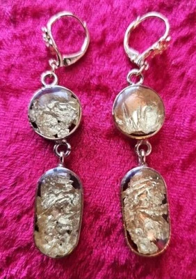 Pendientes colgantes perforados vintage Lucite y chapados en oro y lámina 1,75" L x 0,5" W  Foto 1 de 4