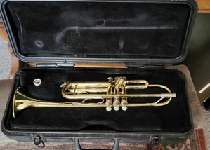 1977 Bach TR300 Trumpet/Case/Mouthpiece - Well Maintained - Needs Servicing - Picture 1 of 24
