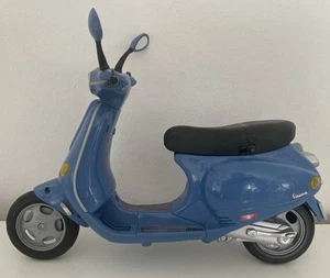 Mattel Barbie Retro Vespa Roller Motorroller Scooter Blau Modell - Bild 1 von 5
