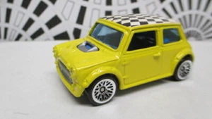 loose mint 2000 Hot Wheels first editions #30 MINI COOPER yellow w/pop-off body - Picture 1 of 4