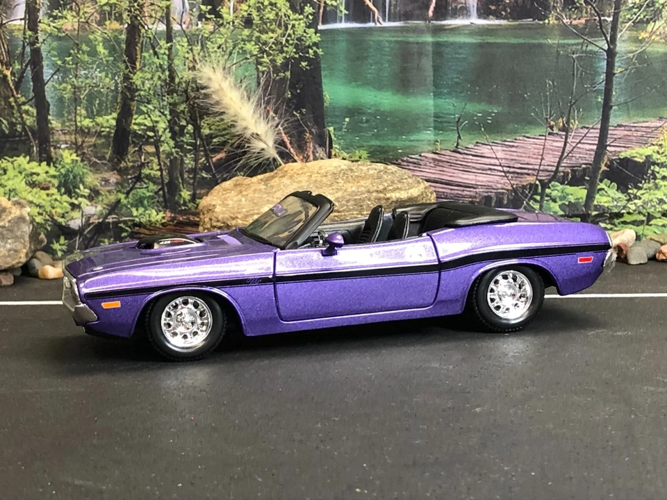 1:24 Diecast Car MAISTO PURPLE 1970 DODGE CHALLENGER R/T No Box - Image 1 of 4