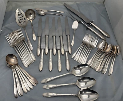 59 piezas. Plato comunitario Oneida Lady Hamilton cubiertos plateados con monograma Foto 1 de 4