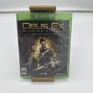 BRANDNEU--Deus Ex: Mankind Divided--Day One Edition (Microsoft Xbox One, 2016) - Bild 1 von 4