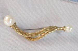 VINTAGE COSTUME GOLD TONE BROOCH PIN TWISTED ROPE DESIGN WITH TWO PEARLS - Picture 1 of 2