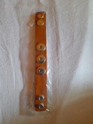 Lederarmband für 3 Chunk / Click Buttons hellbraun mit Druckknopf (22 cm lang) - Bild 1 von 3