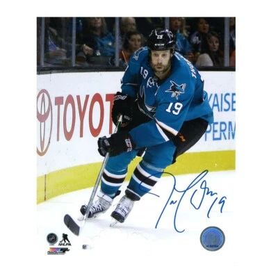 Foto firmada por Joe Thornton de Tiburones de San José 8 x 10 (FOTO DAÑADA) - 70139 A Foto 1 de 2