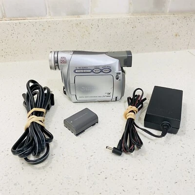 Canon ZR100 MiniDv Digital Camcorder Player VCR Video Transfer Charger Read…. - Photo 1/4