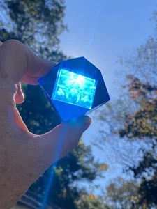 ANTIQUE BEAUTIFUL BLUE CUT GLASS PAPERWEIGHT WITH CUT FLOWERS DESKTOP INK WELL - Picture 1 of 6