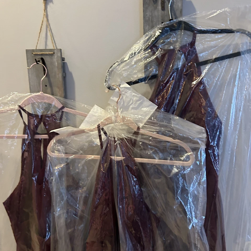 Juego de 3 vestidos de dama de honor junior medianos Foto 1 de 4