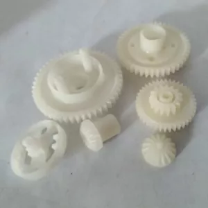 INGRANAGGI IN PLASTICA COLORE BIANCO 6 PEZZI DIVERSE MISURE COME IN FOTO - Foto 1 di 1