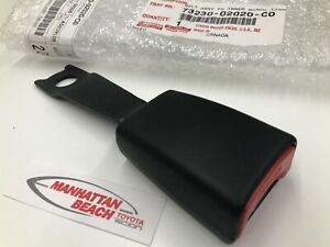 98-02 COROLLA RIGHT FRONT  PASSENGER SEAT BELT BUCKLE 73230-02020-C0 GENUINE