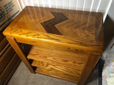 Gabinete de madera de roble diseño faceta, marrón, dorado, bage claro, madera de roble oscuro, barniz Foto 1 de 4