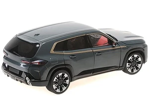 2023 BMW XM dunkelgrün metallic mit Goldstreifen 1/18 Diecast Modellauto von Mini - Bild 1 von 4