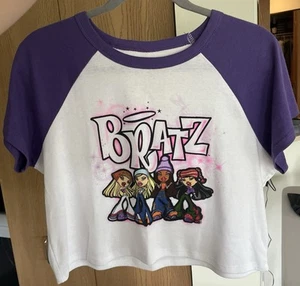 Bratz lila und weiß Cropped Grafik T-Shirt - Bild 1 von 3