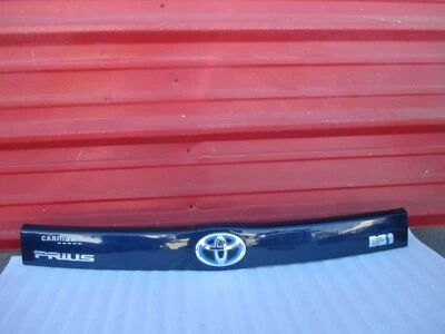 2010 2011 2012 2013 2014 2015 TOYOTA PRIUS БАГАЖНИК ЗАДНИЙ ПОДЪЕМ ВОРОТА МОЛДИНГ ПАНЕЛИ  - Изображение 1 из 4