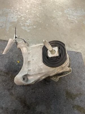 2021-2023 LINCOLN AVIATOR FRONT LEFT ENGINE FRAME SUPPORT MOUNT L1M36C060 - Image 1 of 4