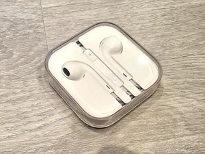Genuine iPhone 6S 6 SE 5S 5C 5 EarPods Headphones EarPhones Handsfree MD827 - Picture 1 of 16