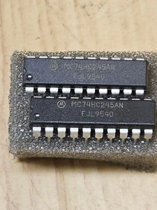 MC74HC245AN Mororola IC 2 pezzi - Foto 1 di 1