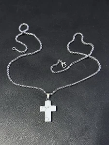 24” Silver Toned Chain With 1” White/Gray Marbled Quartz Cross - Picture 1 of 1