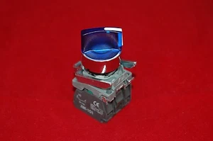 22mm ILLUMINATED Select switch 3 Position Fits Blue XB4BK136J5 12V Maintained - Picture 1 of 2