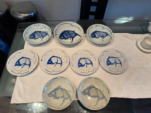 Wählen Sie aus einer Auswahl von Vintage blau & weiß chinesischen Koi Fisch Tellern/Schalen - Bild 1 von 13