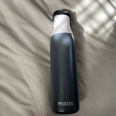 Botella de agua Brita azul de acero inoxidable de 20 oz con filtro Foto 1 de 4