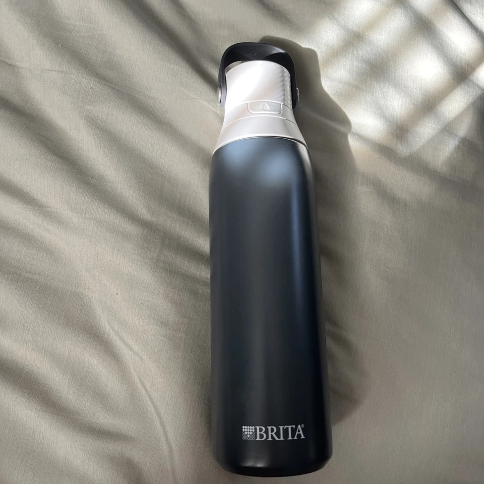 Botella de agua Brita azul de acero inoxidable de 20 oz con filtro Foto 1 de 4