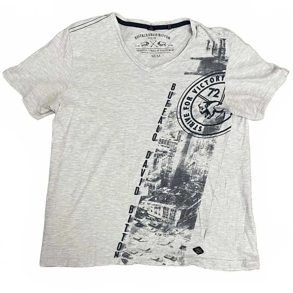 Camiseta De Colección Y2K Buffalo David Bitton Gris y Negro Grunge Estampado Gráfico Talla M Foto 1 de 2