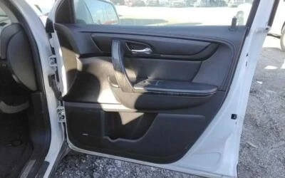 Panel de moldura interior de puerta delantera derecha usado se adapta a: 2013 GMC Acadia Grado A Foto 1 de 4