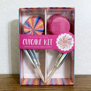 Feuerwerk Wunderkerze Cupcake Kit Gartner Studio 18 Backbecher Einlagen Topper Picks - Bild 1 von 10