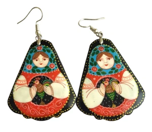 Boucles d'oreilles - Poupées russes avec coq peinte à la main - Picture 1 of 1
