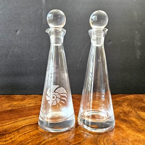 Set vintage decanter olio e aceto trasparente cristallo alto 9" con beccuccio e tappo. - Foto 1 di 6