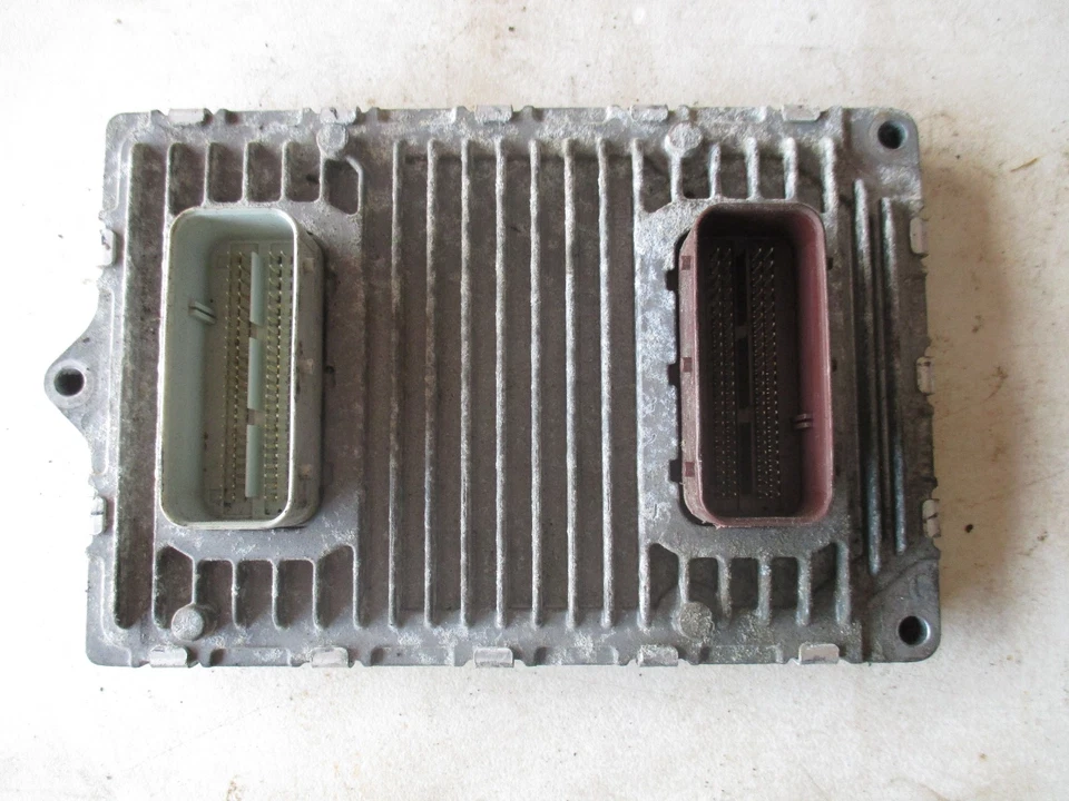 ORDINATEUR MOTEUR DODGE JOURNEY ECM 2011-2012 68092684AE - Photo 1/1