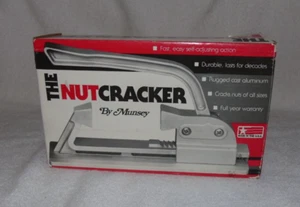 The Nut Cracker de Munsey Aluminio Ajustable Nuevo En Caja - Imagen 1 de 5