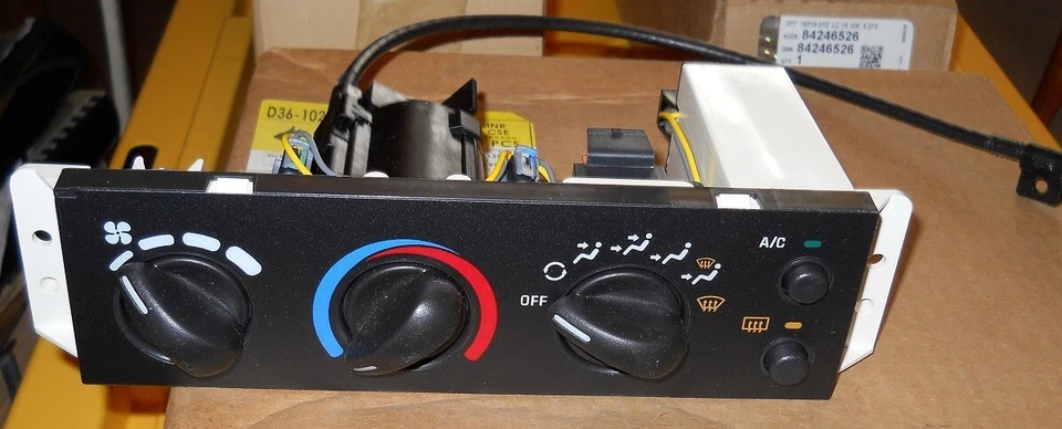 Новый из старых запасов 2000-05 Chevrolet Cavalier управление кондиционером 15-72571 - Изображение 1 из 2