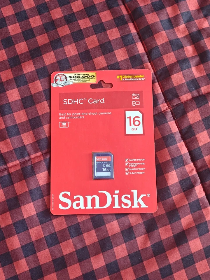 SanDisk 16GB Class 4 SDHC Memory Card - Image 1 of 1
