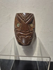Ancien vase maori en bois taillé main tasse et yeux en pierre paua neuf Zela (M3) - Photo 1/12
