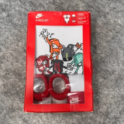 Nuevo Nike Bebé Conjunto de 3 Piezas Infantil 0-6 M Dibujos Animados Swoosh Sombrero Body Botines Foto 1 de 4