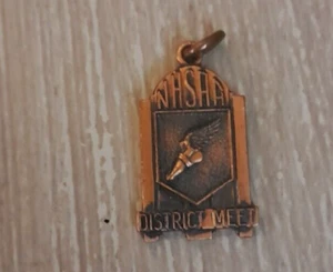 1949 Jostens NHSAA District Meet 1949 Class B Award Charm - Foto 1 di 2