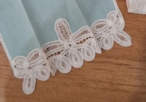 SET OF 4 VINTAGE WOVEN CLOTH NAPKINS SCALLOPED EDGE EYELET - Picture 1 of 4
