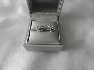 Paire de boucles d'oreilles en argent massif 925/1000 en forme de fleur - Picture 1 of 3